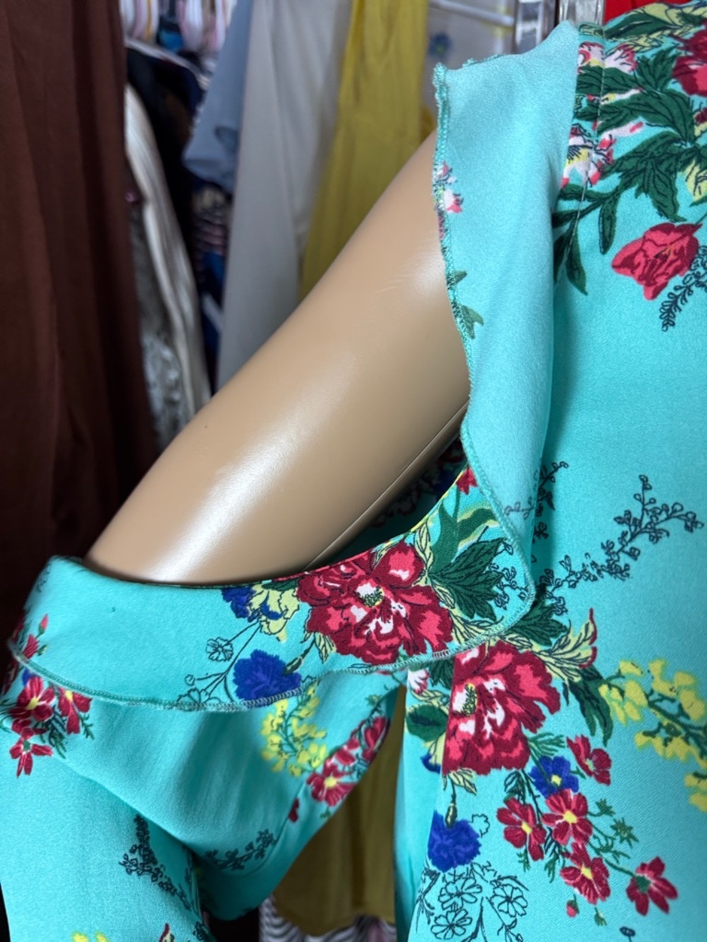 Rock & Roll Cowgirl Mint Floral Cold Shoulder Bell Sleeve Top size XL - Picture 3 of 6